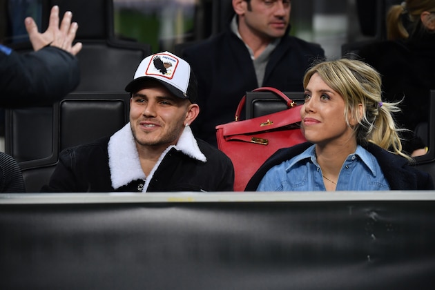 MILAN, ITALY - FEBRUARY 21: Mauro Icardi (L) and Wanda Nara look on in VIP standing during the UEFA Europa League Round of 32 Second Leg match between FC Internazionale and SK Rapid Wien at San Siro on February 21, 2019 in Milan, Italy. (Photo by Tullio Puglia/Getty Images)