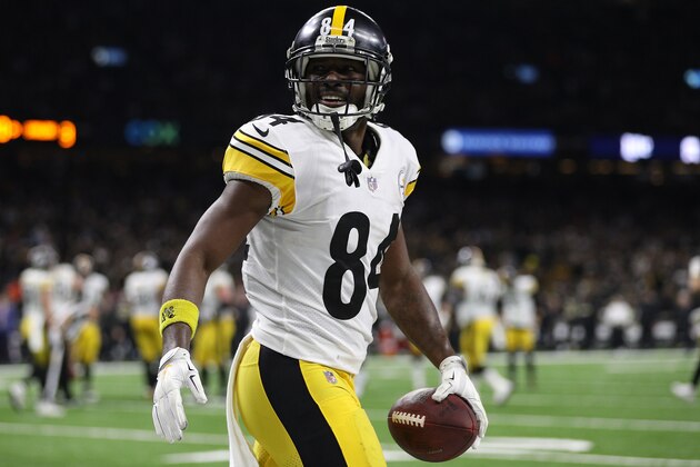 NEW ORLEANS, LOUISIANA - DECEMBER 23: Antonio Brown #84 of the Pittsburgh Steelers celebrates a touchdown during the second half against the New Orleans Saints at the Mercedes-Benz Superdome on December 23, 2018 in New Orleans, Louisiana. (Photo by Chris Graythen/Getty Images)