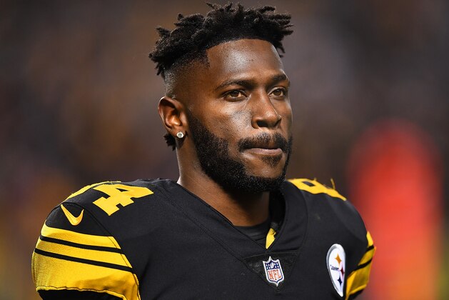 PITTSBURGH, PA - DECEMBER 16:  Antonio Brown #84 of the Pittsburgh Steelers looks on during the game against the New England Patriots at Heinz Field on December 16, 2018 in Pittsburgh, Pennsylvania. (Photo by Joe Sargent/Getty Images)
