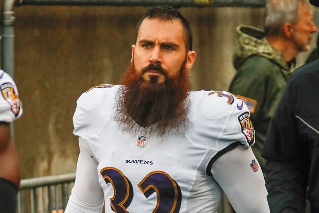 NASHVILLE, TN - OCTOBER 14:  Eric Weddle #32 of the Baltimore Ravens enters the field prior to a game against the Tennessee Titans at Nissan Stadium on October 14, 2018 in Nashville, Tennessee.  (Photo by Frederick Breedon/Getty Images)