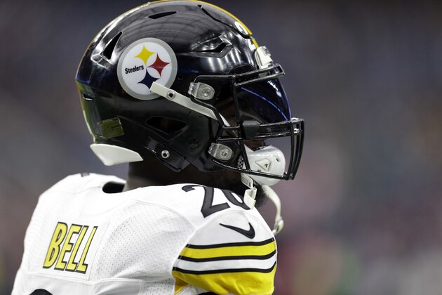 Pittsburgh Steelers running back Le'Veon Bell (26) warms up before an NFL football game against the Houston Texans Monday, Dec. 25, 2017, in Houston. (AP Photo/Michael Wyke)
