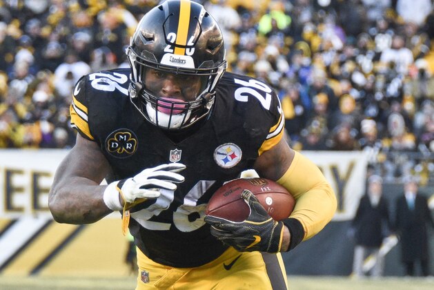 Pittsburgh Steelers running back Le'Veon Bell (26) plays in an NFL football game against the Jacksonville Jaguars, Sunday, Jan. 14, 2018, in Pittsburgh. (AP Photo/Don Wright)