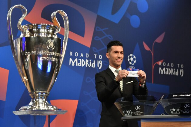 Former Spanish football player Luis Garcia shows the slip of FC Barcelona next to the cup, during the draw for the round of 16 of the UEFA Champions League football tournament at the UEFA headquarters in Nyon on December 17, 2018. (Photo by Fabrice COFFRINI / AFP)        (Photo credit should read FABRICE COFFRINI/AFP/Getty Images)