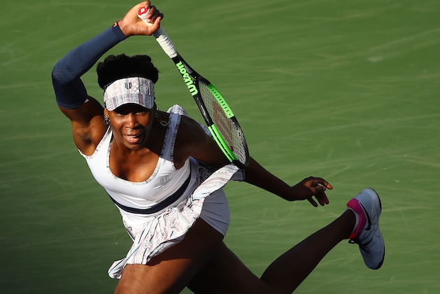 INDIAN WELLS, CALIFORNIA - MARCH 09: Venus Williams of the United States plays a forehand against Petra Kvitova of the Czech Republic during their women's singles second round match on day six of the BNP Paribas Open at the Indian Wells Tennis Garden  on March 09, 2019 in Indian Wells, California. (Photo by Clive Brunskill/Getty Images)