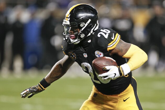 Pittsburgh Steelers running back Le'Veon Bell (26) plays in an NFL football game against the Baltimore Ravens, Sunday, Dec. 10, 2017, in Pittsburgh. (AP Photo/Keith Srakocic)