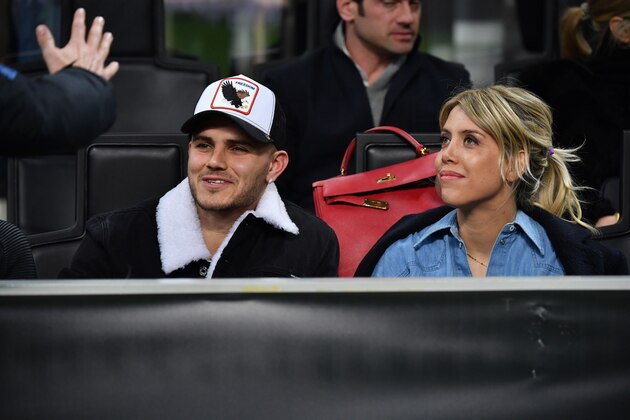 MILAN, ITALY - FEBRUARY 21: Mauro Icardi (L) and Wanda Nara look on in VIP standing during the UEFA Europa League Round of 32 Second Leg match between FC Internazionale and SK Rapid Wien at San Siro on February 21, 2019 in Milan, Italy. (Photo by Tullio Puglia/Getty Images)