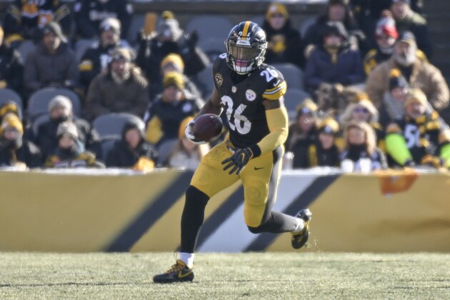 Pittsburgh Steelers running back Le'Veon Bell (26) plays in an NFL football game against the Jacksonville Jaguars, Sunday, Jan. 14, 2018, in Pittsburgh. (AP Photo/Don Wright)