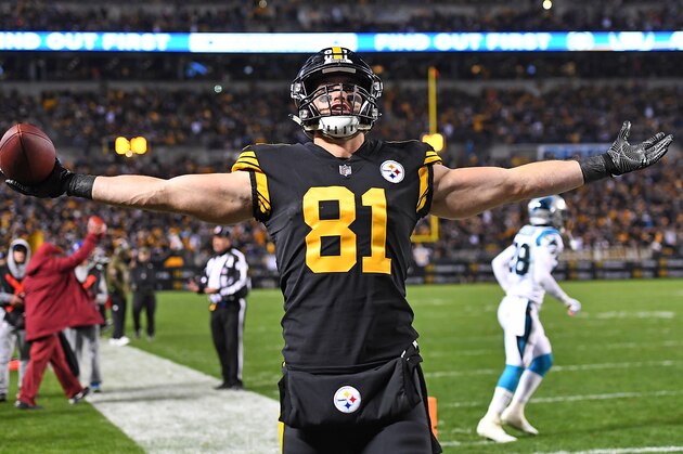PITTSBURGH, PA - NOVEMBER 08: Jesse James #81 of the Pittsburgh Steelers celebrates after a 8 yard touchdown reception during the third quarter in the game against the Carolina Panthers at Heinz Field on November 8, 2018 in Pittsburgh, Pennsylvania. (Photo by Joe Sargent/Getty Images)