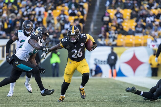 PITTSBURGH, PA - JANUARY 14:  Le'Veon Bell #26 of the Pittsburgh Steelers runs with the ball during the second half of the AFC Divisional Playoff game against the Jacksonville Jaguars at Heinz Field on January 14, 2018 in Pittsburgh, Pennsylvania. Jaguars defeat Pittsburgh 45-42.  (Photo by Brett Carlsen/Getty Images)