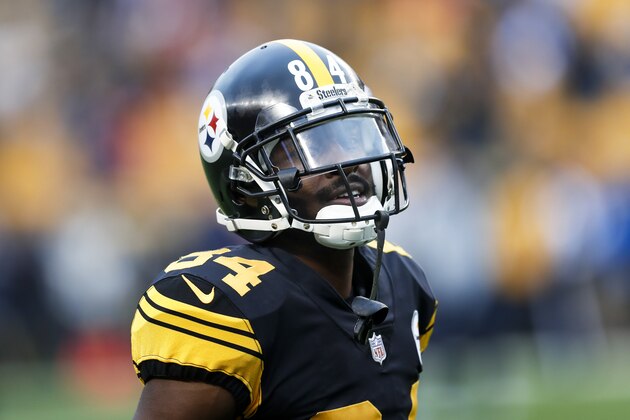 Pittsburgh Steelers wide receiver Antonio Brown (84) warms up before an NFL football game against the New England Patriots in Pittsburgh, Sunday, Dec. 16, 2018. (AP Photo/Keith Srakocic)