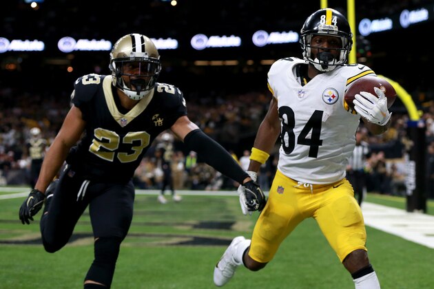 NEW ORLEANS, LOUISIANA - DECEMBER 23: Antonio Brown #84 of the Pittsburgh Steelers attempts to catch the ball as Marshon Lattimore #23 of the New Orleans Saints defends during the second half at the Mercedes-Benz Superdome on December 23, 2018 in New Orleans, Louisiana. (Photo by Sean Gardner/Getty Images)
