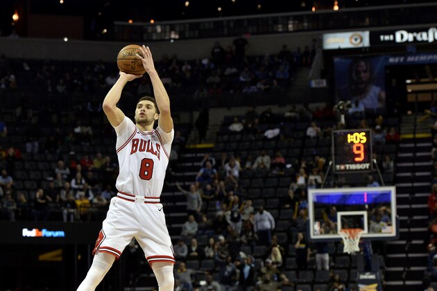 Chicago Bulls guard Zach LaVine (8) shoots the ball in the second half of an NBA basketball game against the Memphis Grizzlies Wednesday, Feb. 27, 2019, in Memphis, Tenn. (AP Photo/Brandon Dill)
