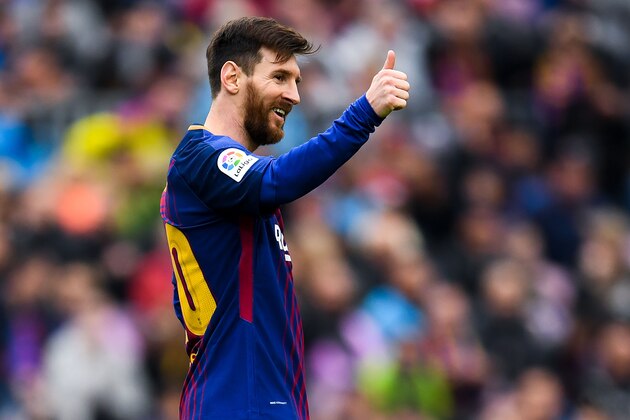 BARCELONA, SPAIN - APRIL 14:  Lionel Messi of FC Barcelona gives his thumbs up during the La Liga match between Barcelona and Valencia at Camp Nou on April 14, 2018 in Barcelona, Spain.  (Photo by David Ramos/Getty Images)