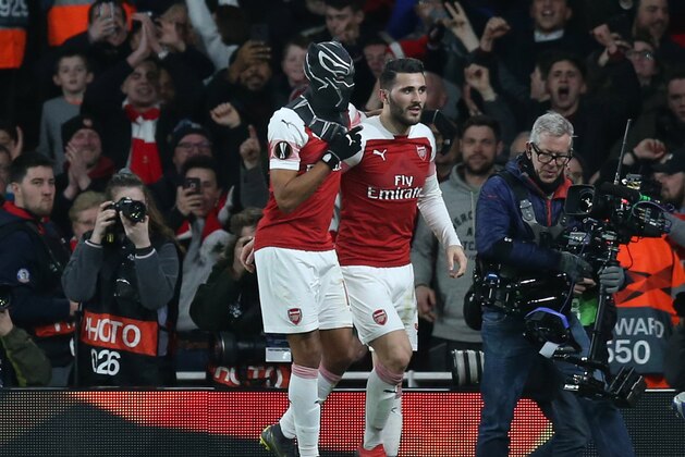LONDON, ENGLAND - MARCH 14:  Pierre-Emerick Aubameyang of Arsenal dons a Black Panther mask as he celebrates after scoring his team's third goal with Sead Kolasinac of Arsenal during the UEFA Europa League Round of 16 Second Leg match between Arsenal and Stade Rennais at Emirates Stadium on March 14, 2019 in London, England. (Photo by Alex Morton/Getty Images)