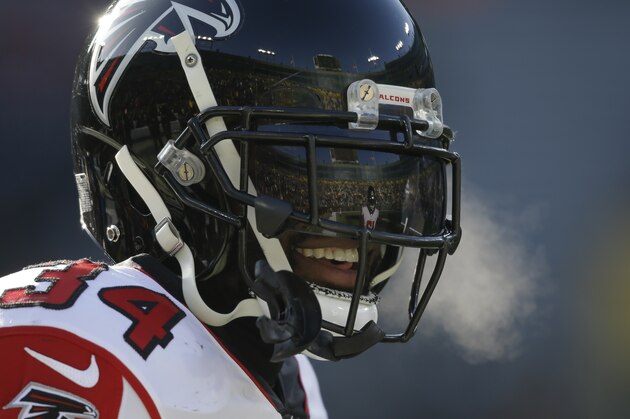 Atlanta Falcons' Brian Poole warms up before an NFL football game against the Green Bay Packers Sunday, Dec. 9, 2018, in Green Bay, Wis. (AP Photo/Jeffrey Phelps)