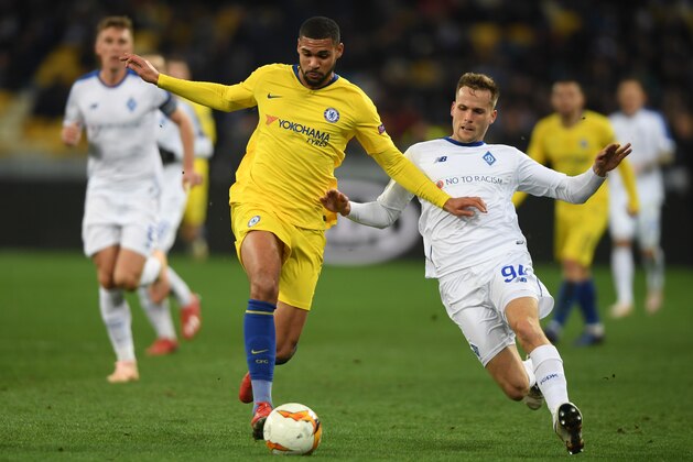 KIEV, UKRAINE - MARCH 14: Ruben Loftus-Cheek of Chelsea battles for possession with Tomasz Kedziora of Dynamo Kyiv during the UEFA Europa League Round of 16 Second Leg match between Dynamo Kyiv and Chelsea at NSC Olimpiyskiy Stadium on March 14, 2019 in Kiev, Ukraine. (Photo by Mike Hewitt/Getty Images)