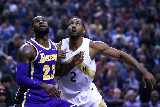 TORONTO, ON - MARCH 14:  LeBron James #23 of the Los Angeles Lakers battles for space with Kawhi Leonard #2 of the Toronto Raptors during the first half of an NBA game at Scotiabank Arena on March 14, 2019 in Toronto, Canada.  NOTE TO USER: User expressly acknowledges and agrees that, by downloading and or using this photograph, User is consenting to the terms and conditions of the Getty Images License Agreement.  (Photo by Vaughn Ridley/Getty Images)