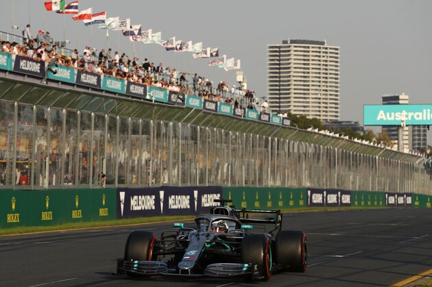 MELBOURNE, AUSTRALIA - MARCH 16: Lewis Hamilton of Great Britain driving the (44) Mercedes AMG Petronas F1 Team Mercedes W10 on track during qualifying for the F1 Grand Prix of Australia at Melbourne Grand Prix Circuit on March 16, 2019 in Melbourne, Australia.  (Photo by Robert Cianflone/Getty Images)