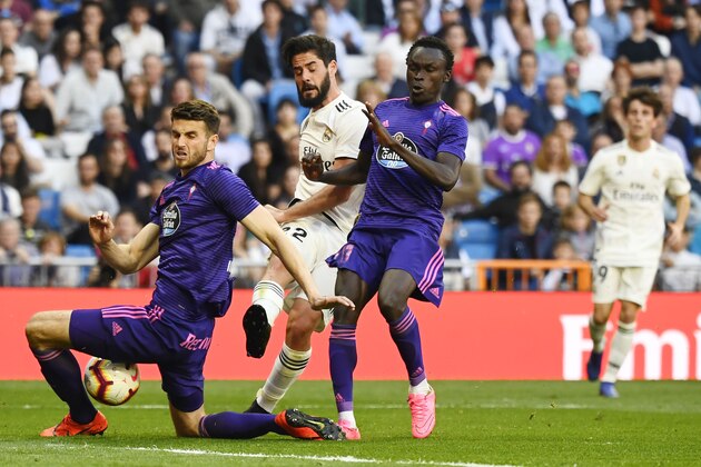 Real Madrid's Spanish midfielder Isco (2L) shoots between Celta Vigo's Dutch defender Wesley Hoedt (L) and Celta Vigo's Danish forward Pione Sisto during the Spanish league football match between Real Madrid CF and RC Celta de Vigo at the Santiago Bernabeu stadium in Madrid on March 16, 2019. (Photo by GABRIEL BOUYS / AFP)        (Photo credit should read GABRIEL BOUYS/AFP/Getty Images)