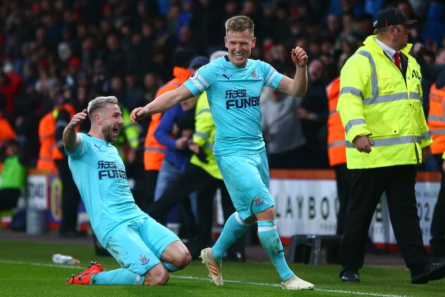 BOURNEMOUTH, ENGLAND - MARCH 16: Matt Ritchie of Newcastle United celebrates after scoring his team's second goal with Paul Dummett of Newcastle United during the Premier League match between AFC Bournemouth and Newcastle United at Vitality Stadium on March 16, 2019 in Bournemouth, United Kingdom. (Photo by Jordan Mansfield/Getty Images)