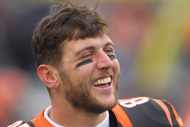 CINCINNATI, OH - DECEMBER 18:  Tyler Eifert #85 of the Cincinnati Bengals warms up before the game against the Pittsburgh Steelers at Paul Brown Stadium on December 18, 2016 in Cincinnati, Ohio.The Steelers defeated the Bengals 24-20.  (Photo by John Grieshop/Getty Images)
