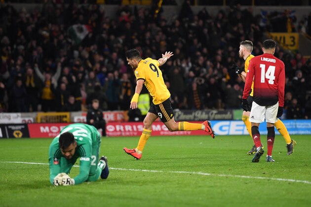 WOLVERHAMPTON, ENGLAND - MARCH 16: Raul Jimenez of Wolverhampton Wanderers scores his team's first goal during the FA Cup Quarter Final match between Wolverhampton Wanderers and Manchester United at Molineux on March 16, 2019 in Wolverhampton, England. (Photo by Michael Regan/Getty Images)