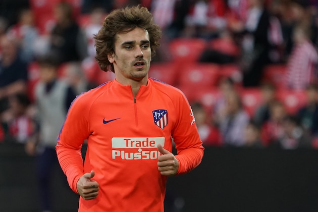 Atletico Madrid's French forward Antoine Griezmann warms up before the Spanish league football match between Athletic Club Bilbao and Club Atletico de Madrid at the San Mames stadium in Bilbao on March 16, 2019. (Photo by CESAR MANSO / AFP)        (Photo credit should read CESAR MANSO/AFP/Getty Images)