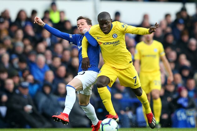 LIVERPOOL, ENGLAND - MARCH 17:  Ngolo Kante of Chelsea is tackled by Bernard of Everton during the Premier League match between Everton FC and Chelsea FC at Goodison Park on March 17, 2019 in Liverpool, United Kingdom. (Photo by Alex Livesey/Getty Images)