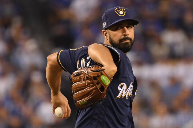 LOS ANGELES, CA - OCTOBER 16:  Pitcher Gio Gonzalez #47 of the Milwaukee Brewers pitches during the first inning of Game Four of the National League Championship Series against the Los Angeles Dodgers at Dodger Stadium on October 16, 2018 in Los Angeles, California.  (Photo by Harry How/Getty Images)