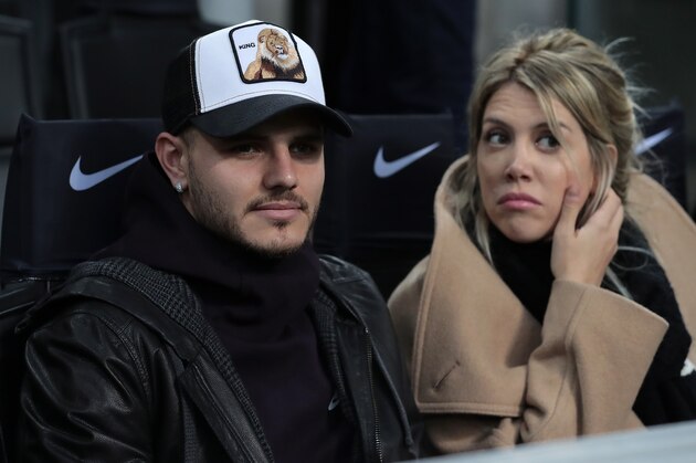 MILAN, ITALY - FEBRUARY 17:  Mauro Emanuel Icardi of FC Internazionale and his wife Wanda Nara attend the Serie A match between FC Internazionale and UC Sampdoria at Stadio Giuseppe Meazza on February 17, 2019 in Milan, Italy.  (Photo by Emilio Andreoli/Getty Images)
