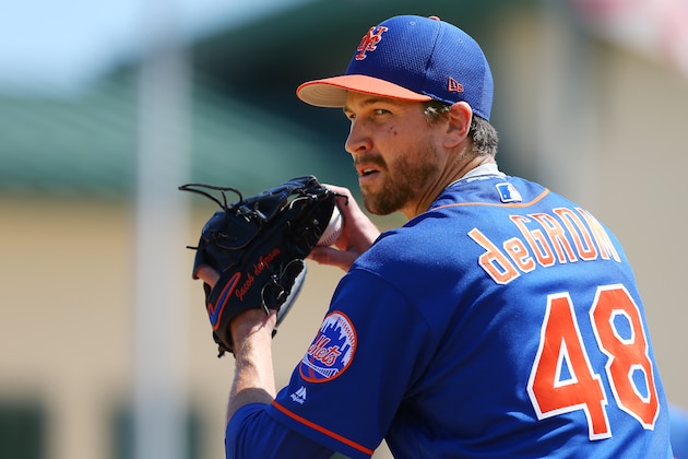 JUPITER, FL - MARCH 12: Jacob deGrom #48 of the New York Mets warms up in the bullpen before a spring training baseball game against the Miami Marlins at Roger Dean Stadium on March 12, 2019 in Jupiter, Florida. The Marlins defeated the Mets 8-1. (Photo by Rich Schultz/Getty Images)