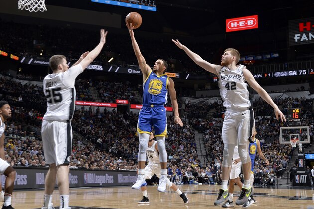 SAN ANTONIO, TX - MARCH 18: Stephen Curry #30 of the Golden State Warriors shoots the ball during the game against the San Antonio Spurs on March 18, 2019 at the AT&T Center in San Antonio, Texas. NOTE TO USER: User expressly acknowledges and agrees that, by downloading and or using this photograph, user is consenting to the terms and conditions of the Getty Images License Agreement. Mandatory Copyright Notice: Copyright 2019 NBAE (Photos by Mark Sobhani/NBAE via Getty Images)