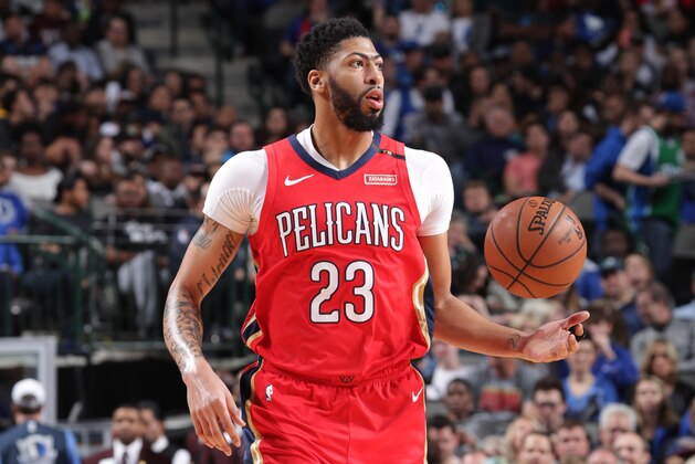 DALLAS, TX - MARCH 18: Anthony Davis #23 of the New Orleans Pelicans handles the ball against the Dallas Mavericks on March 18, 2019 at the American Airlines Center in Dallas, Texas. NOTE TO USER: User expressly acknowledges and agrees that, by downloading and or using this photograph, User is consenting to the terms and conditions of the Getty Images License Agreement. Mandatory Copyright Notice: Copyright 2019 NBAE (Photo by Glenn James/NBAE via Getty Images)