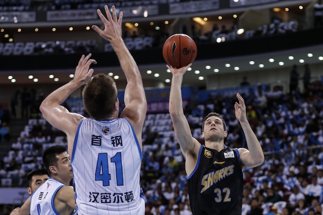 BEIJING, CHINA - MARCH 16: Jimmer Fredette #32 of Shanghai Sharks in action during Chinese Basketball Association (CBA) League 2018/2019 Beijing Ducks v Shanghai Sharks - 2018/2019 CBA League at Cadillac Center on March 16, 2019 in Beijing, China. (Photo by Fred Lee/Getty Images)