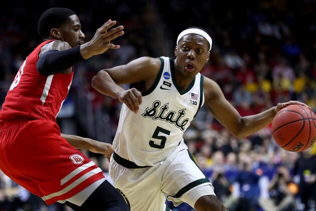 DES MOINES, IOWA - MARCH 21: Cassius Winston #5 of the Michigan State Spartans drives with the ball against Elijah Childs #10 of the Bradley Braves during their game in the First Round of the NCAA Basketball Tournament at Wells Fargo Arena on March 21, 2019 in Des Moines, Iowa. (Photo by Jamie Squire/Getty Images)