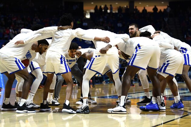 TULSA, OKLAHOMA - MARCH 22:  The Buffalo Bulls huddle up before the start of their first round game of the 2019 NCAA Men's Basketball Tournament against the Arizona State Sun Devils at BOK Center on March 22, 2019 in Tulsa, Oklahoma. (Photo by Harry How/Getty Images)