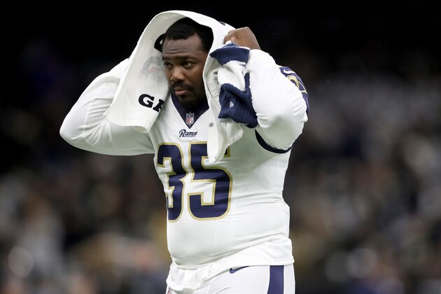 NEW ORLEANS, LOUISIANA - JANUARY 20: C.J. Anderson #35 of the Los Angeles Rams looks on prior to the NFC Championship game against the New Orleans Saints at the Mercedes-Benz Superdome on January 20, 2019 in New Orleans, Louisiana. (Photo by Streeter Lecka/Getty Images)