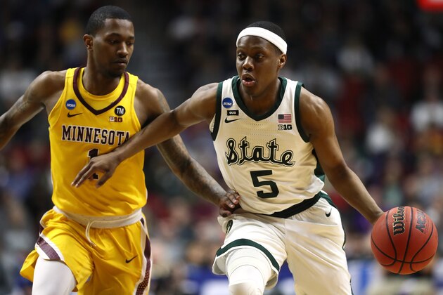 DES MOINES, IOWA - MARCH 23: Cassius Winston #5 of the Michigan State Spartans drives to the basket against Dupree McBrayer #1 of the Minnesota Golden Gophers during the first half in the second round game of the 2019 NCAA Men's Basketball Tournament at Wells Fargo Arena on March 23, 2019 in Des Moines, Iowa. (Photo by Jamie Squire/Getty Images)