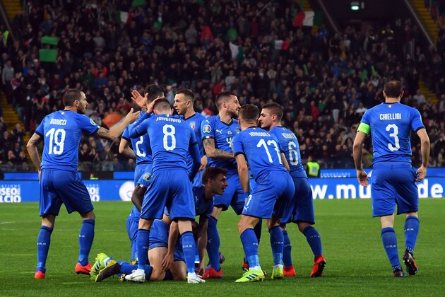 UDINE, ITALY - MARCH 23:  Nicolò Barrella of Italy
celebrates after scoring the opening goal with team mates during the 2020 UEFA European Championships group J qualifying match between Italy and Finland at Stadio Friuli on March 23, 2019 in Udine, Italy.  (Photo by Alessandro Sabattini/Getty Images)