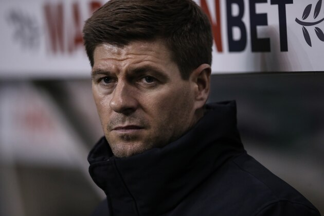 EDINBURGH, SCOTLAND - MARCH 08: Rangers manager Steven Gerrard looks on during the Ladbrokes Premiership match between Hibernian and Rangers at Easter Road on March 08, 2019 in Edinburgh, United Kingdom. (Photo by Ian MacNicol/Getty Images)