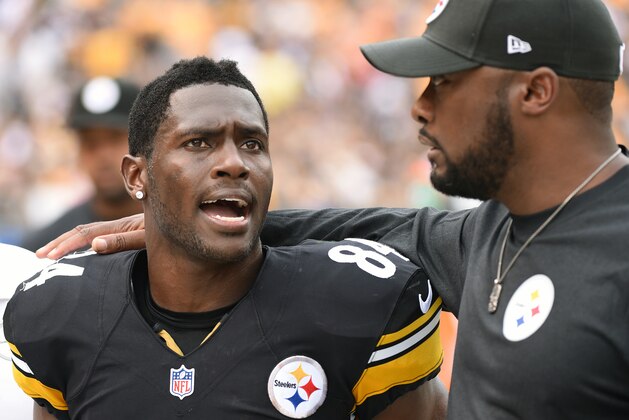PITTSBURGH, PA - SEPTEMBER 28:  Wide receiver Antonio Brown #84 of the Pittsburgh Steelers talks to head coach Mike Tomlin as they leave the field after the first half of a game against the Tampa Bay Buccaneers at Heinz Field on September 28, 2014 in Pittsburgh, Pennsylvania.  The Buccaneers defeated the Steelers 27-24.  (Photo by George Gojkovich/Getty Images)
