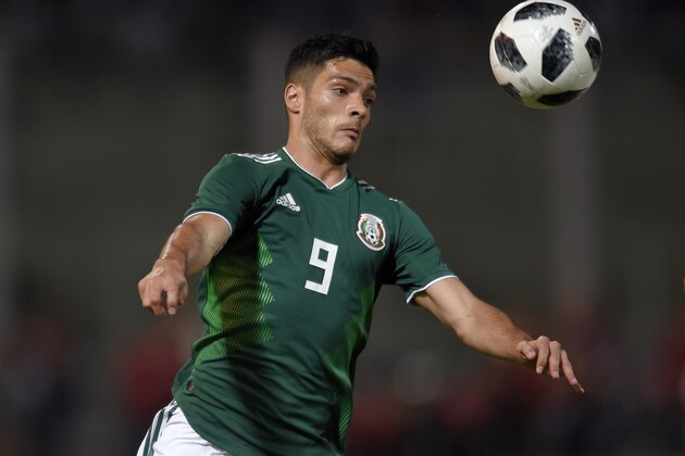 CORDOBA, ARGENTINA - NOVEMBER 16: Raul Jimenez of Mexico heads the ball during a friendly match between Argentina and Mexico at Mario Kempes Stadium on November 16, 2018 in Cordoba, Argentina. (Photo by Jam Media/Getty Images)
