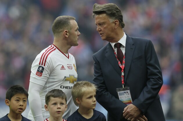 Manchester United’s manager Louis van Gaal, right, talks to his player Wayne Rooney ahead of the English FA Cup final soccer match between Manchester United and Crystal Palace at Wembley Stadium, London on Saturday May 21, 2016. (AP Photo/Tim Ireland)