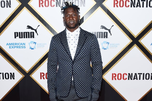 LOS ANGELES, CALIFORNIA - FEBRUARY 09: Antonio Brown arrives at the 2019 Roc Nation THE BRUNCH on February 09, 2019 in Los Angeles, California. (Photo by Amanda Edwards/Getty Images)