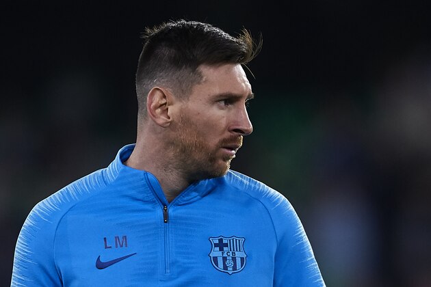 SEVILLE, SPAIN - MARCH 17: Lionel Messi of FC Barcelona warms up prior to the La Liga match between Real Betis Balompie and FC Barcelona at Estadio Benito Villamarin on March 17, 2019 in Seville, Spain. (Photo by Quality Sport Images/Getty Images)