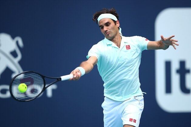 MIAMI GARDENS, FLORIDA - MARCH 27:  Roger Federer of Switzerland in action against Daniil Medvedev of Russia during day ten at the Miami Open tennis on March 27, 2019 in Miami Gardens, Florida. (Photo by Julian Finney/Getty Images)