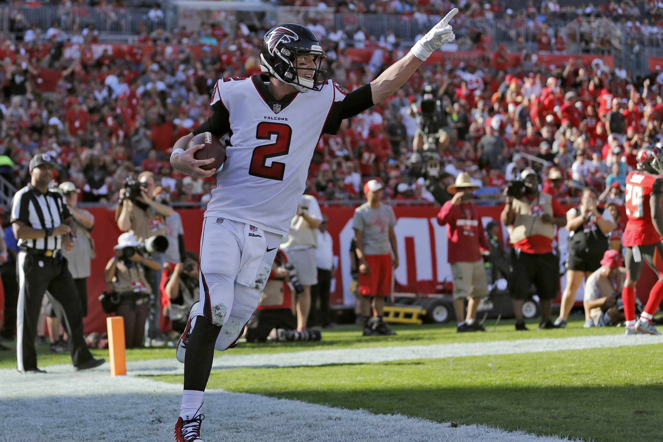 Atlanta Falcons quarterback Matt Ryan (2) celebrates after catching a 5-yard touchdown pass from Mohamed Sanu during the second half of an NFL football game against the Tampa Bay Buccaneers Sunday, Dec. 30, 2018, in Tampa, Fla. (AP Photo/Mark LoMoglio)