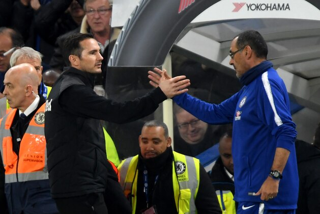 LONDON, ENGLAND - OCTOBER 31: Frank Lampard of Derby County shakes hands with Maurizio Sarri, Manager of Chelsea after the Carabao Cup Fourth Round match between Chelsea and Derby County at Stamford Bridge on October 31, 2018 in London, England.  (Photo by Mike Hewitt/Getty Images)