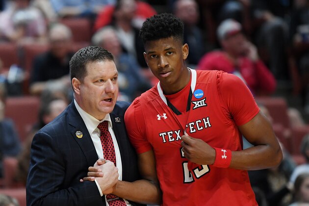 ANAHEIM, CALIFORNIA - MARCH 28: Head coach Chris Beard of the Texas Tech Red Raiders speaks to Jarrett Culver #23 during the 2019 NCAA Men's Basketball Tournament West Regional game against the Michigan Wolverines at Honda Center on March 28, 2019 in Anaheim, California. (Photo by Harry How/Getty Images)