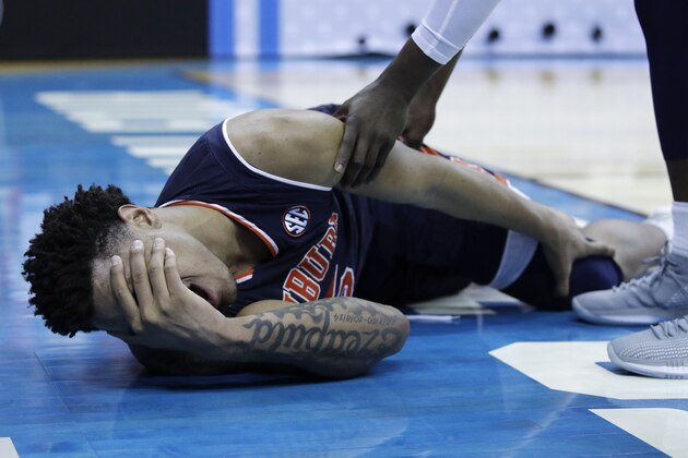 Auburn's Chuma Okeke yells out in pain after being injured during the second half of a men's NCAA tournament college basketball Midwest Regional semifinal game against North Carolina Friday, March 29, 2019, in Kansas City, Mo. (AP Photo/Charlie Riedel)